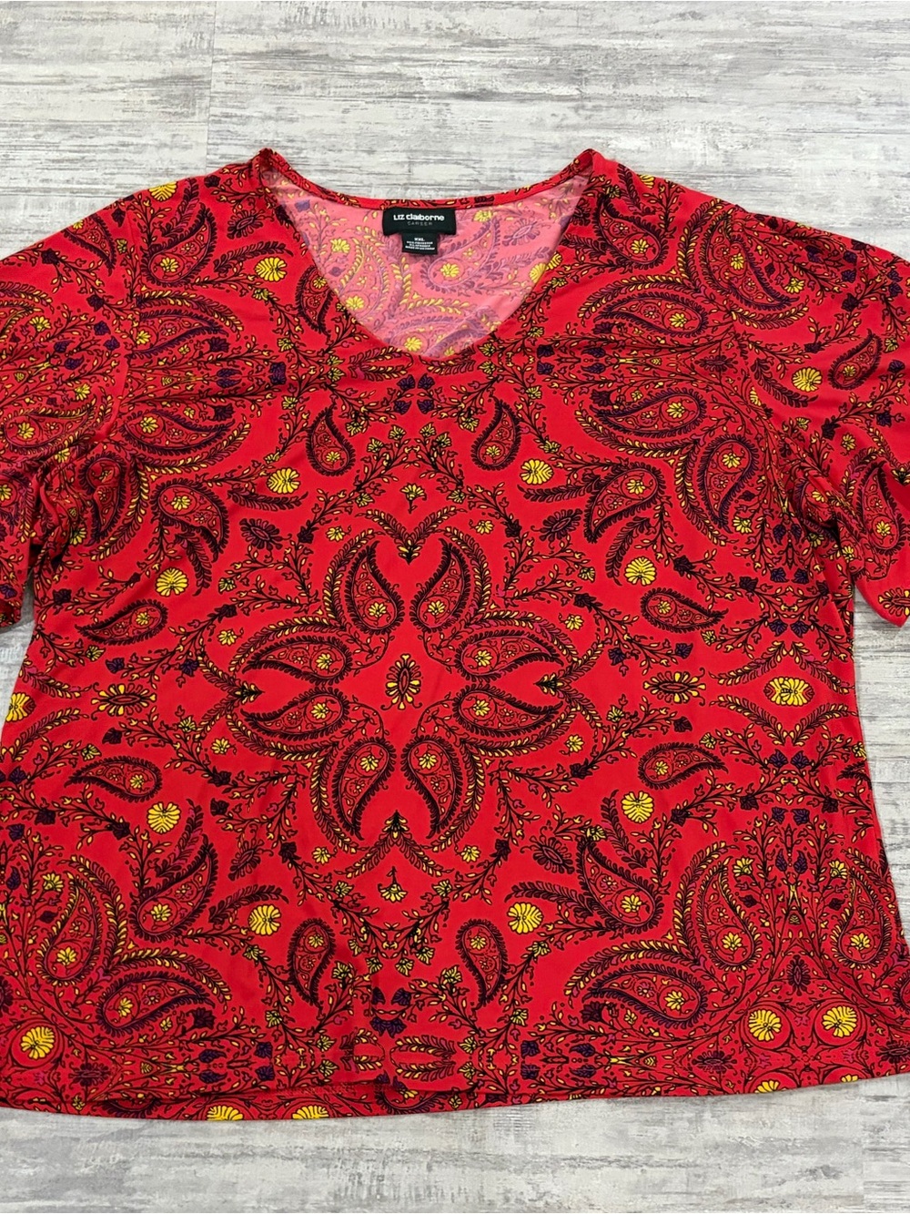 Liz Claiborne Red Paisley Short Sleeve V-Neck Top